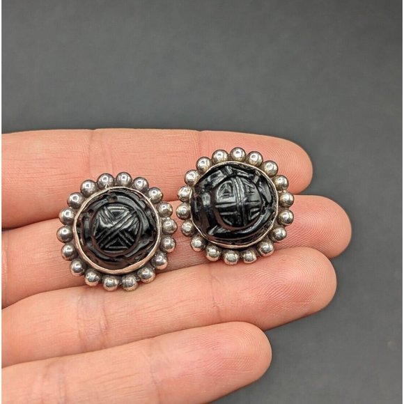 Unsigned Stephen Dweck Sterling Silver Carved Black Shao Design Clip On Earrings - Picture 10 of 11